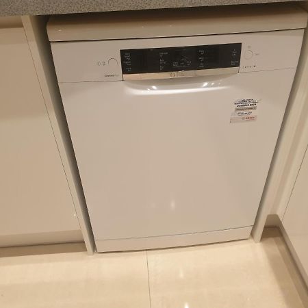 London Luxury 3 Bedroom 2 Bathrooms Flat 1 Min To Redbridge Station Free Parking & Wifi Wanstead エクステリア 写真