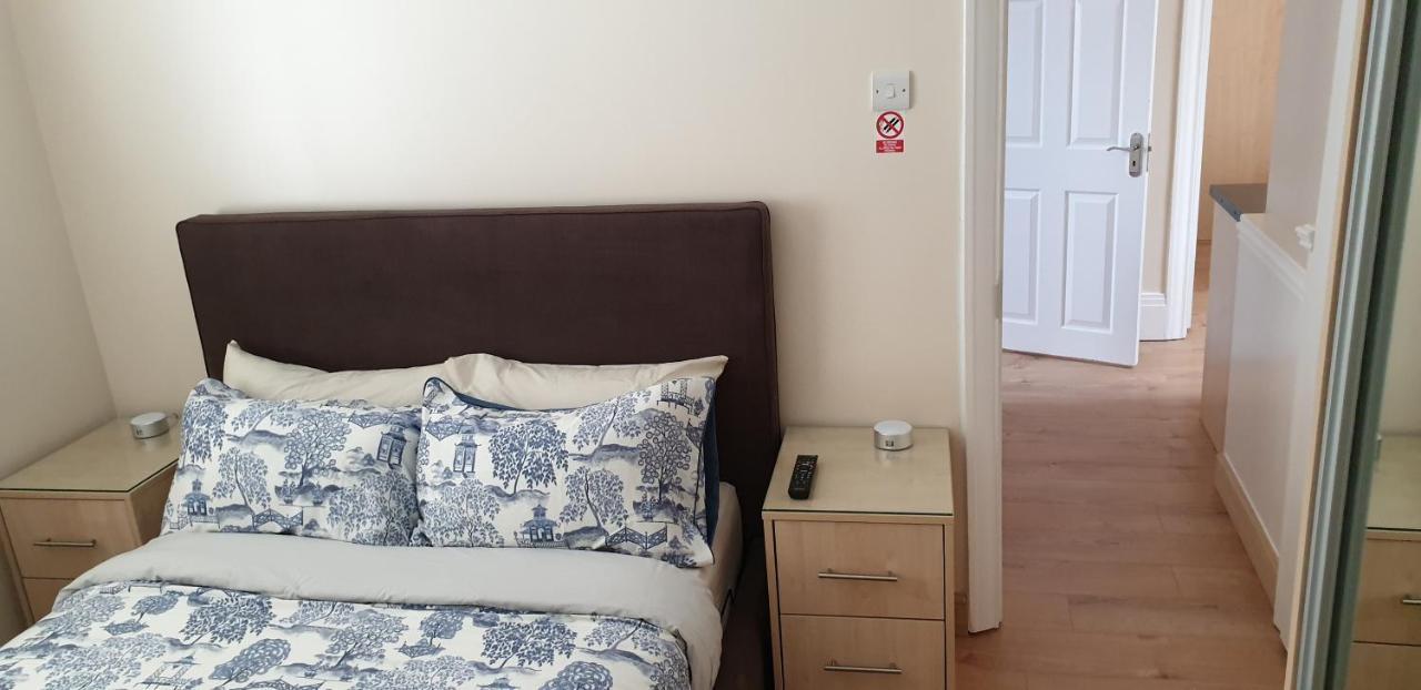 London Luxury 3 Bedroom 2 Bathrooms Flat 1 Min To Redbridge Station Free Parking & Wifi Wanstead エクステリア 写真