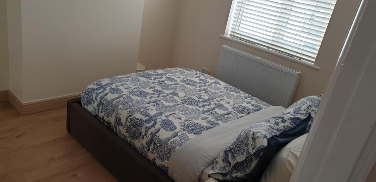 London Luxury 3 Bedroom 2 Bathrooms Flat 1 Min To Redbridge Station Free Parking & Wifi Wanstead エクステリア 写真