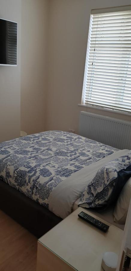 London Luxury 3 Bedroom 2 Bathrooms Flat 1 Min To Redbridge Station Free Parking & Wifi Wanstead エクステリア 写真