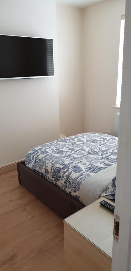 London Luxury 3 Bedroom 2 Bathrooms Flat 1 Min To Redbridge Station Free Parking & Wifi Wanstead エクステリア 写真