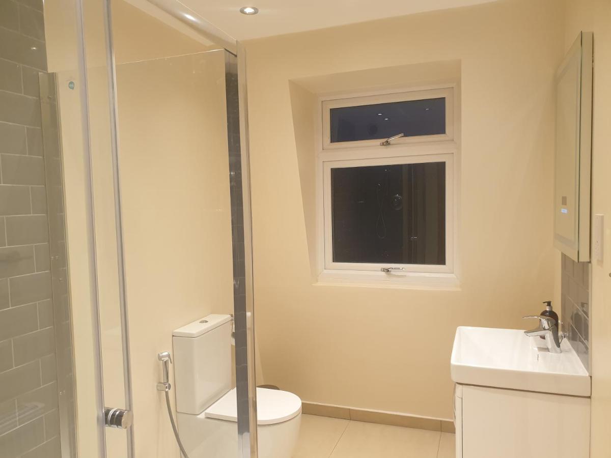 London Luxury 3 Bedroom 2 Bathrooms Flat 1 Min To Redbridge Station Free Parking & Wifi Wanstead エクステリア 写真
