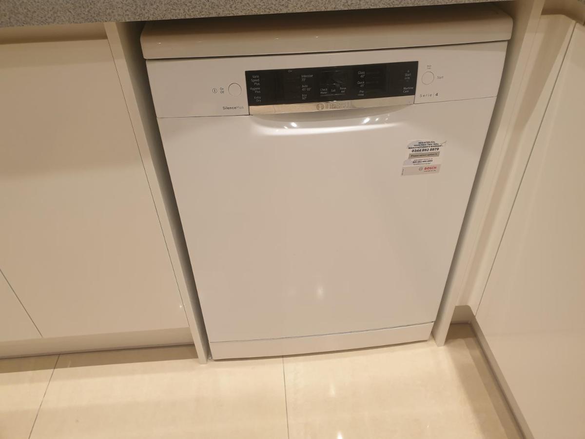 London Luxury 3 Bedroom 2 Bathrooms Flat 1 Min To Redbridge Station Free Parking & Wifi Wanstead エクステリア 写真