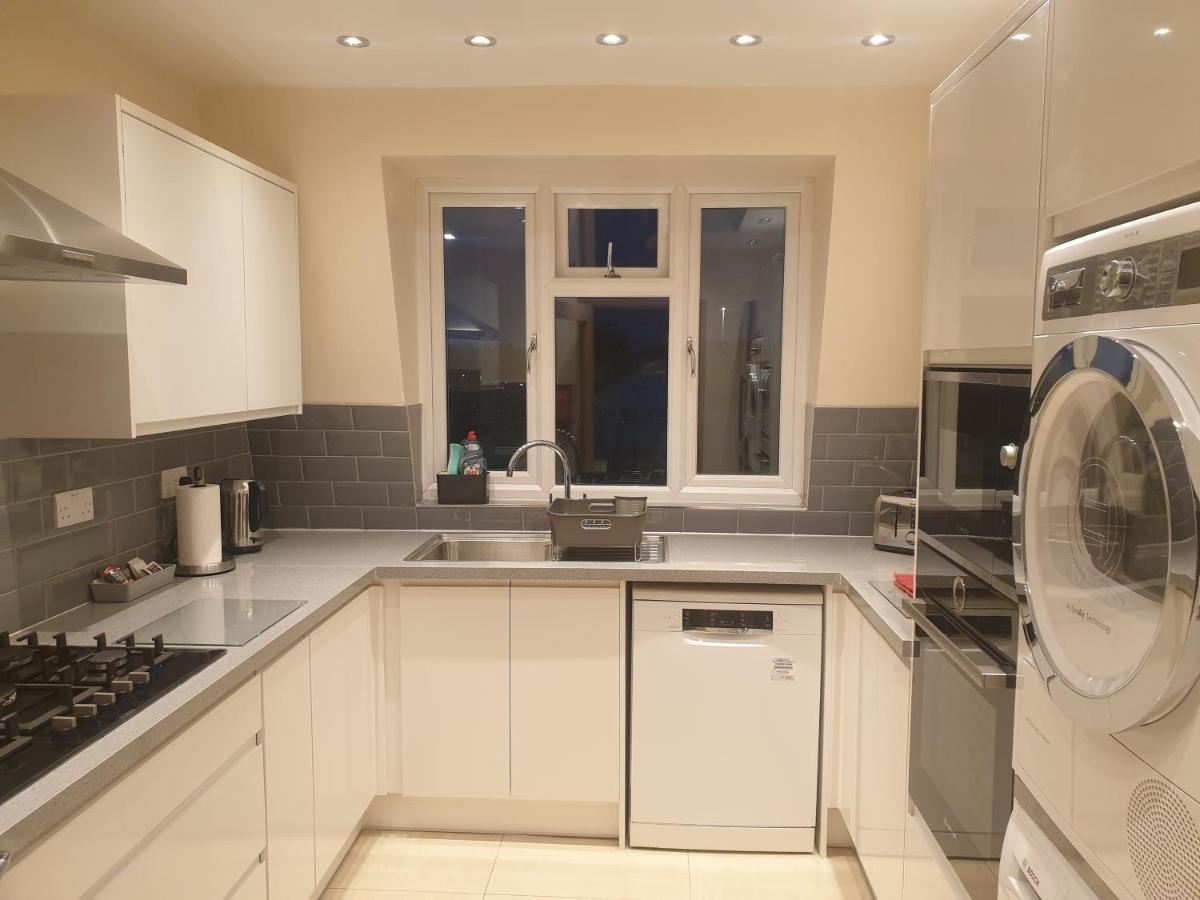 London Luxury 3 Bedroom 2 Bathrooms Flat 1 Min To Redbridge Station Free Parking & Wifi Wanstead エクステリア 写真