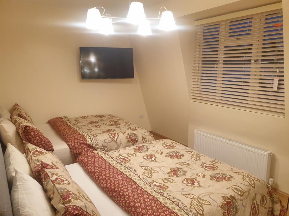 London Luxury 3 Bedroom 2 Bathrooms Flat 1 Min To Redbridge Station Free Parking & Wifi Wanstead エクステリア 写真