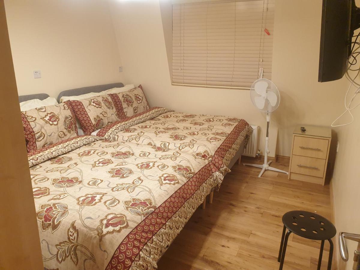 London Luxury 3 Bedroom 2 Bathrooms Flat 1 Min To Redbridge Station Free Parking & Wifi Wanstead エクステリア 写真
