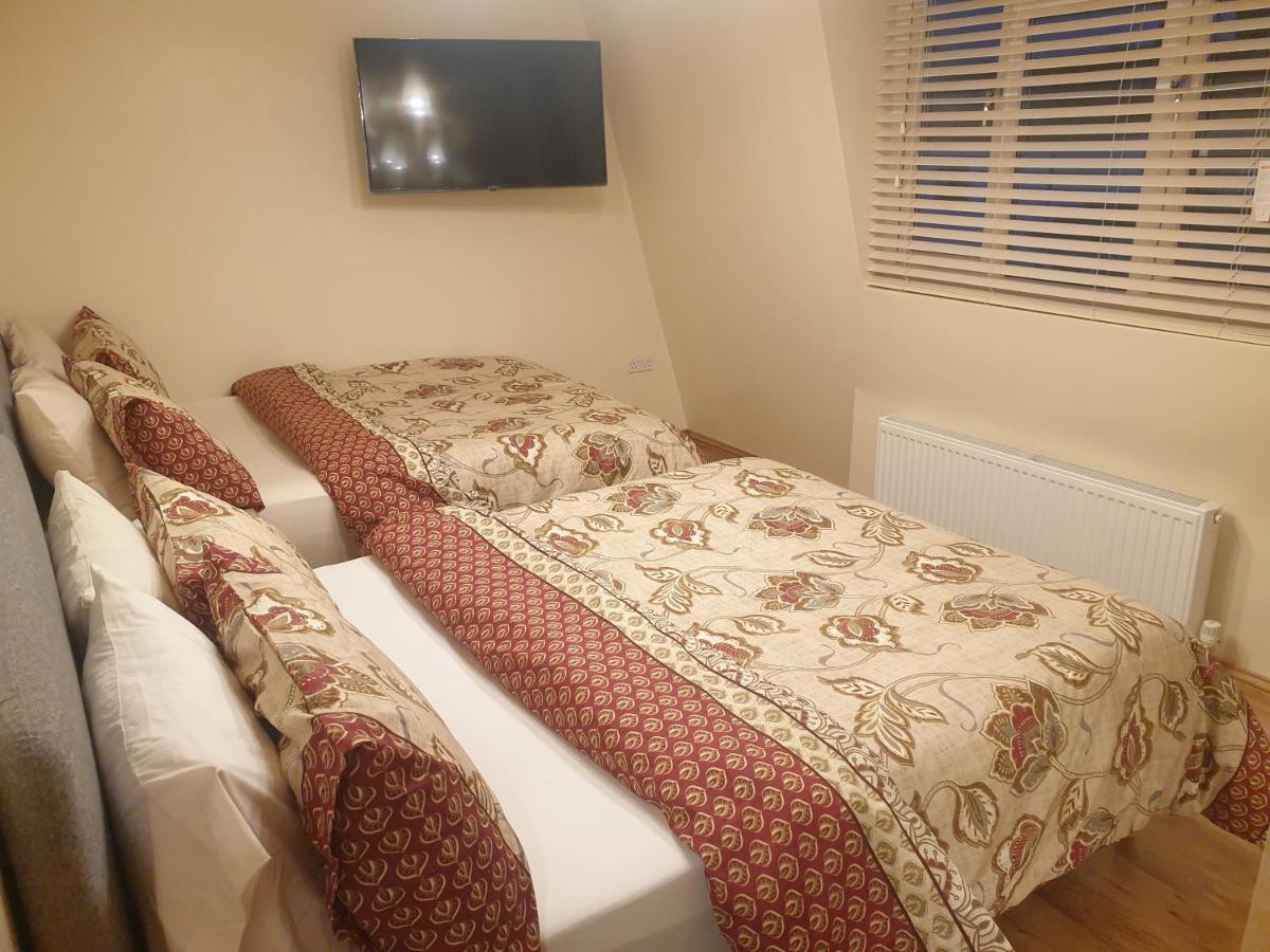 London Luxury 3 Bedroom 2 Bathrooms Flat 1 Min To Redbridge Station Free Parking & Wifi Wanstead エクステリア 写真