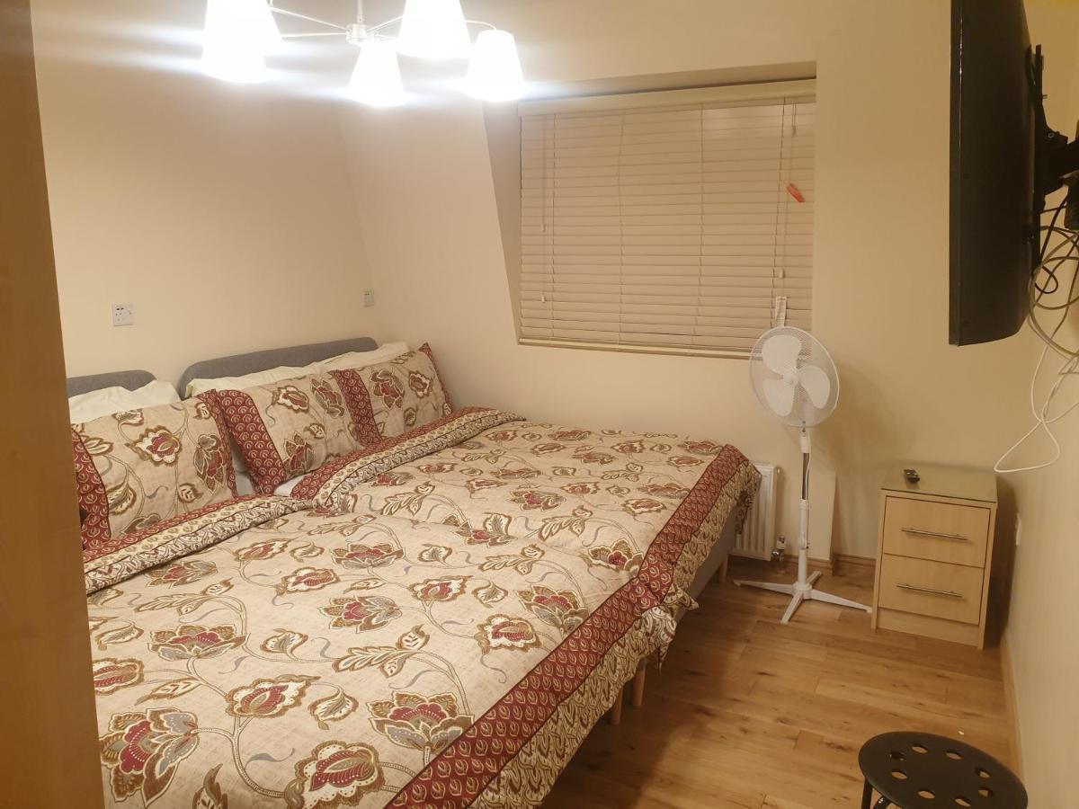 London Luxury 3 Bedroom 2 Bathrooms Flat 1 Min To Redbridge Station Free Parking & Wifi Wanstead エクステリア 写真