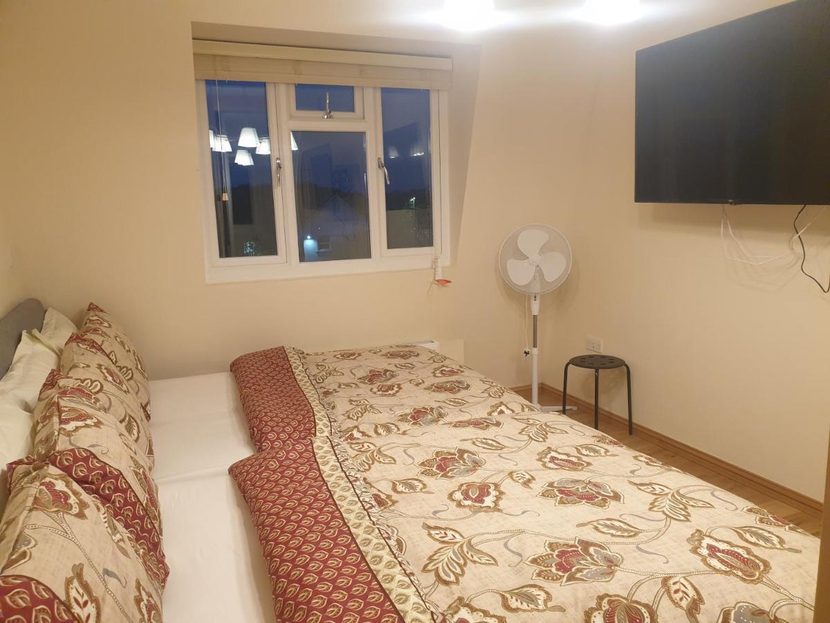 London Luxury 3 Bedroom 2 Bathrooms Flat 1 Min To Redbridge Station Free Parking & Wifi Wanstead エクステリア 写真
