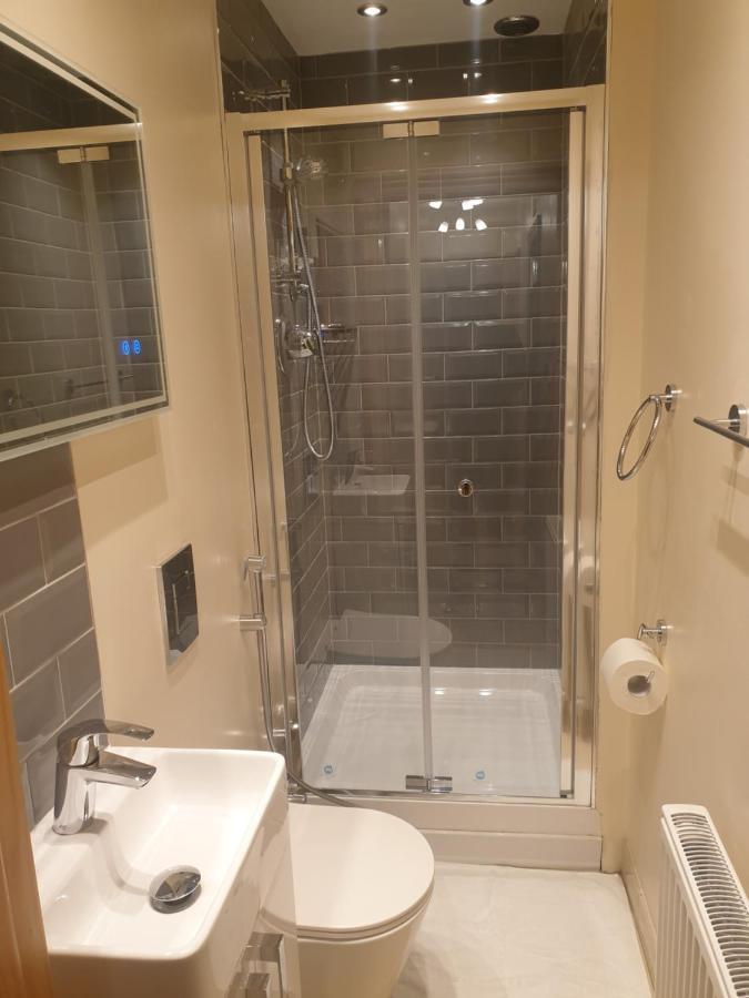 London Luxury 3 Bedroom 2 Bathrooms Flat 1 Min To Redbridge Station Free Parking & Wifi Wanstead エクステリア 写真