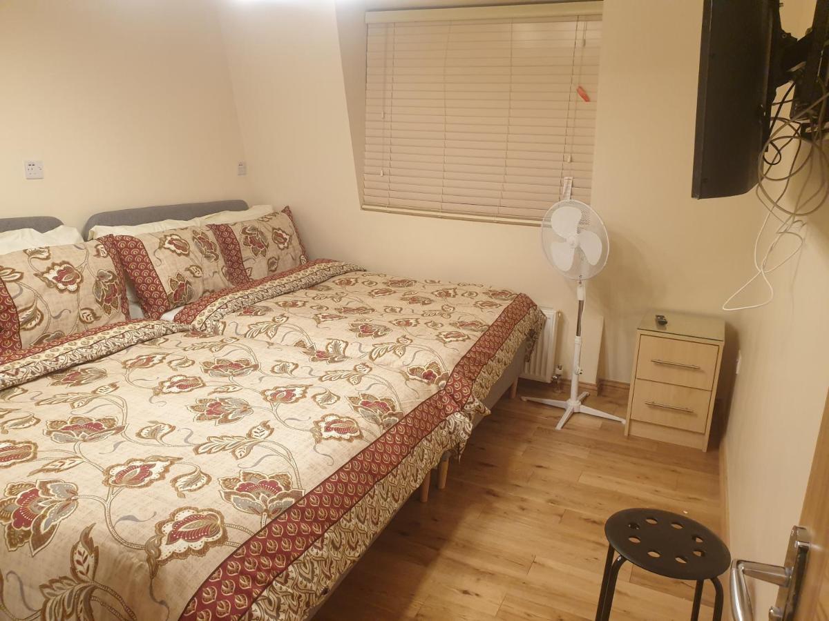 London Luxury 3 Bedroom 2 Bathrooms Flat 1 Min To Redbridge Station Free Parking & Wifi Wanstead エクステリア 写真